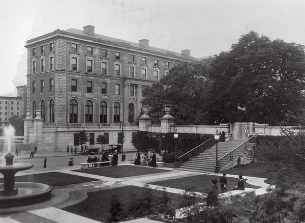 Unsettling The Pulitzer Effect: Investigating Changes to the Columbia Journalism School from its Undergraduate Origins to National Influence